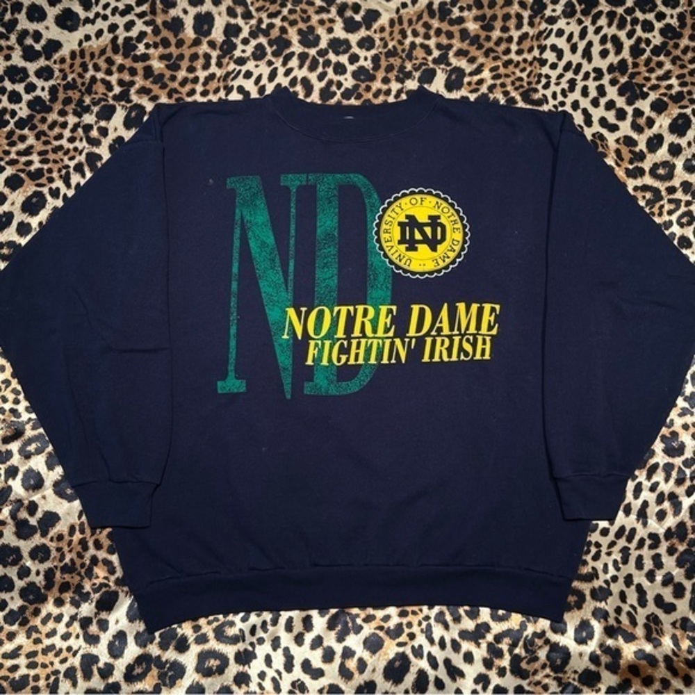 Vintage 90s Notre Dame Fighting Irish Navy Graphic Print Crewneck Sweatshirt